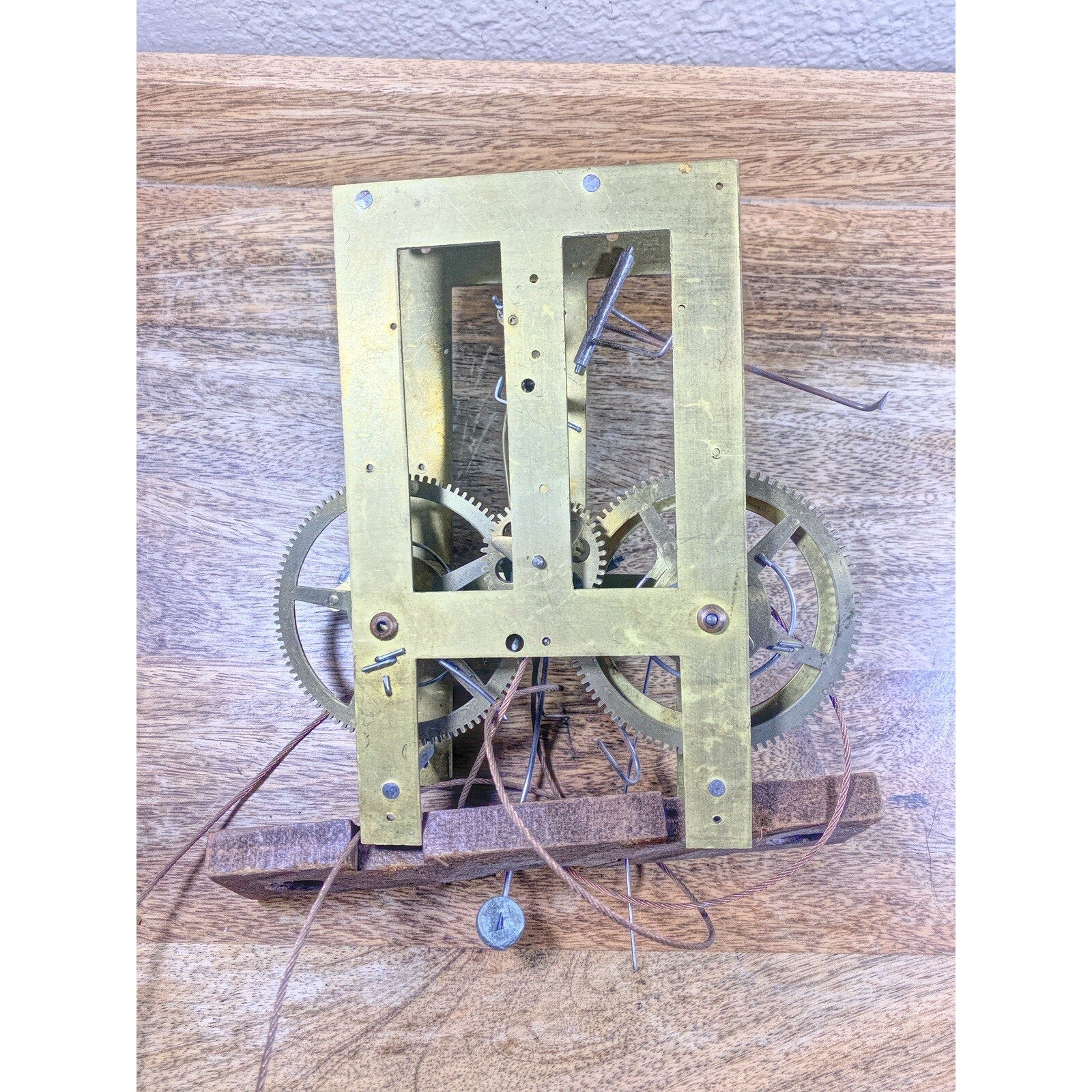 Unbranded 30 Hour Clock Movement Time Side 2nd Wheel (See Pics To ID) (KD503)