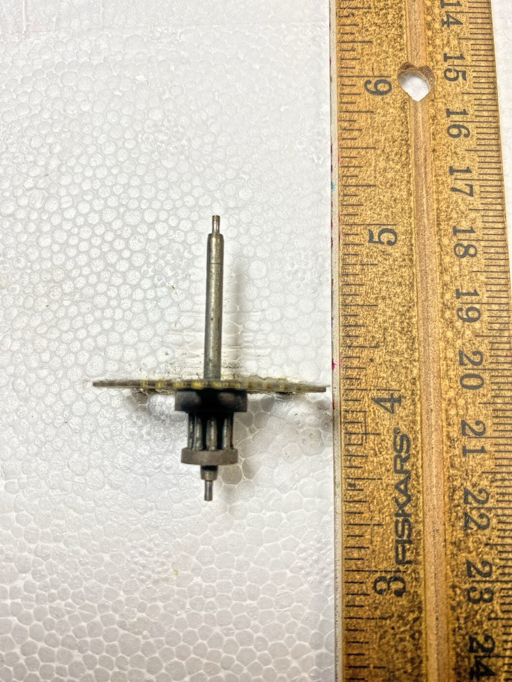 New Haven Clock Movement Time Side 3rd Wheel (See Pics to ID Movement) (KD2520)
