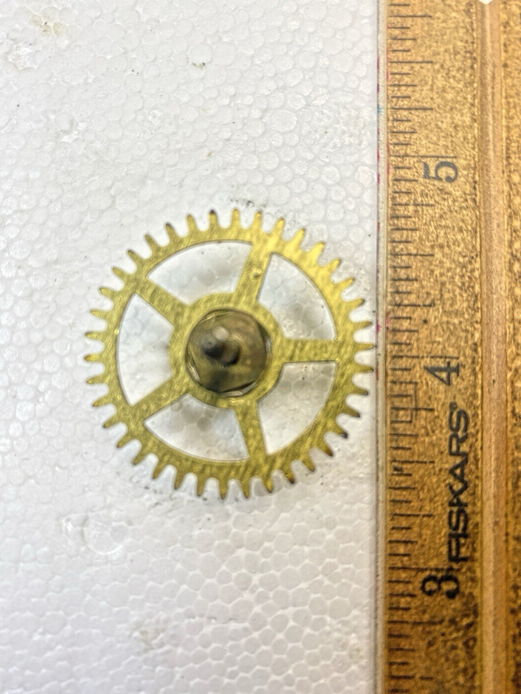 Unmarked Clock Movement Time Side 4th Wheel (See Pics To ID)  (KD2480)