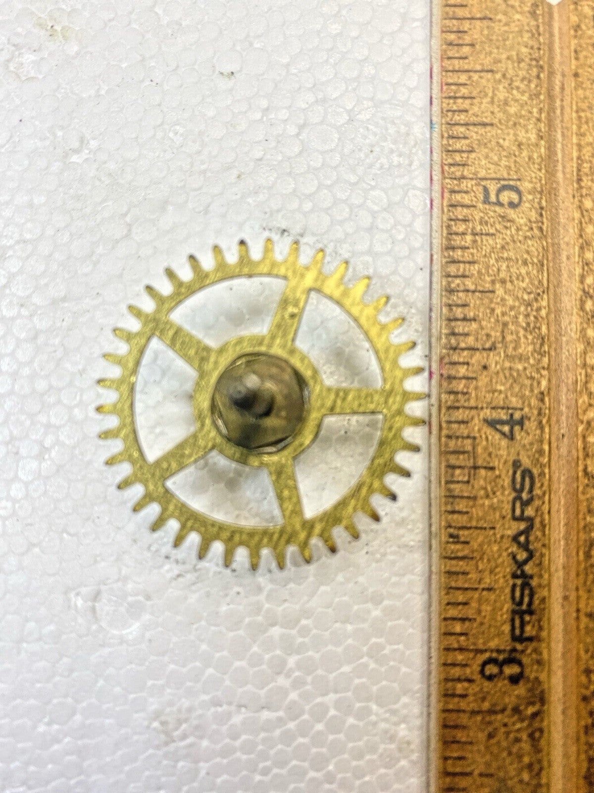 Unmarked Clock Movement Time Side 4th Wheel (See Pics To ID)  (KD2480)