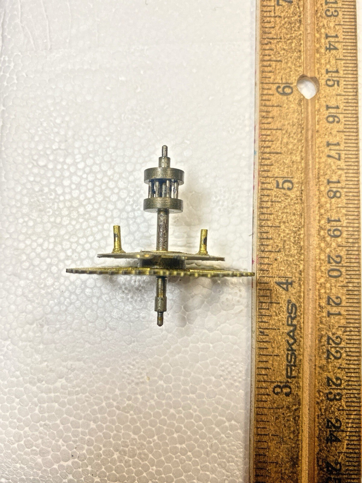 Unmarked Clock Movement Strike Side 3rd Wheel (See Pics To ID)  (KD2476)