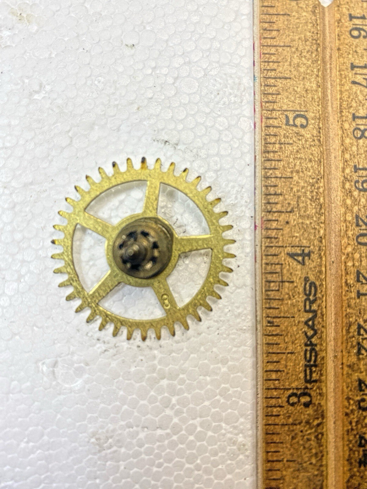 Unmarked Clock Movement Time Side 4th Wheel (See Pics To ID)  (KD2480)
