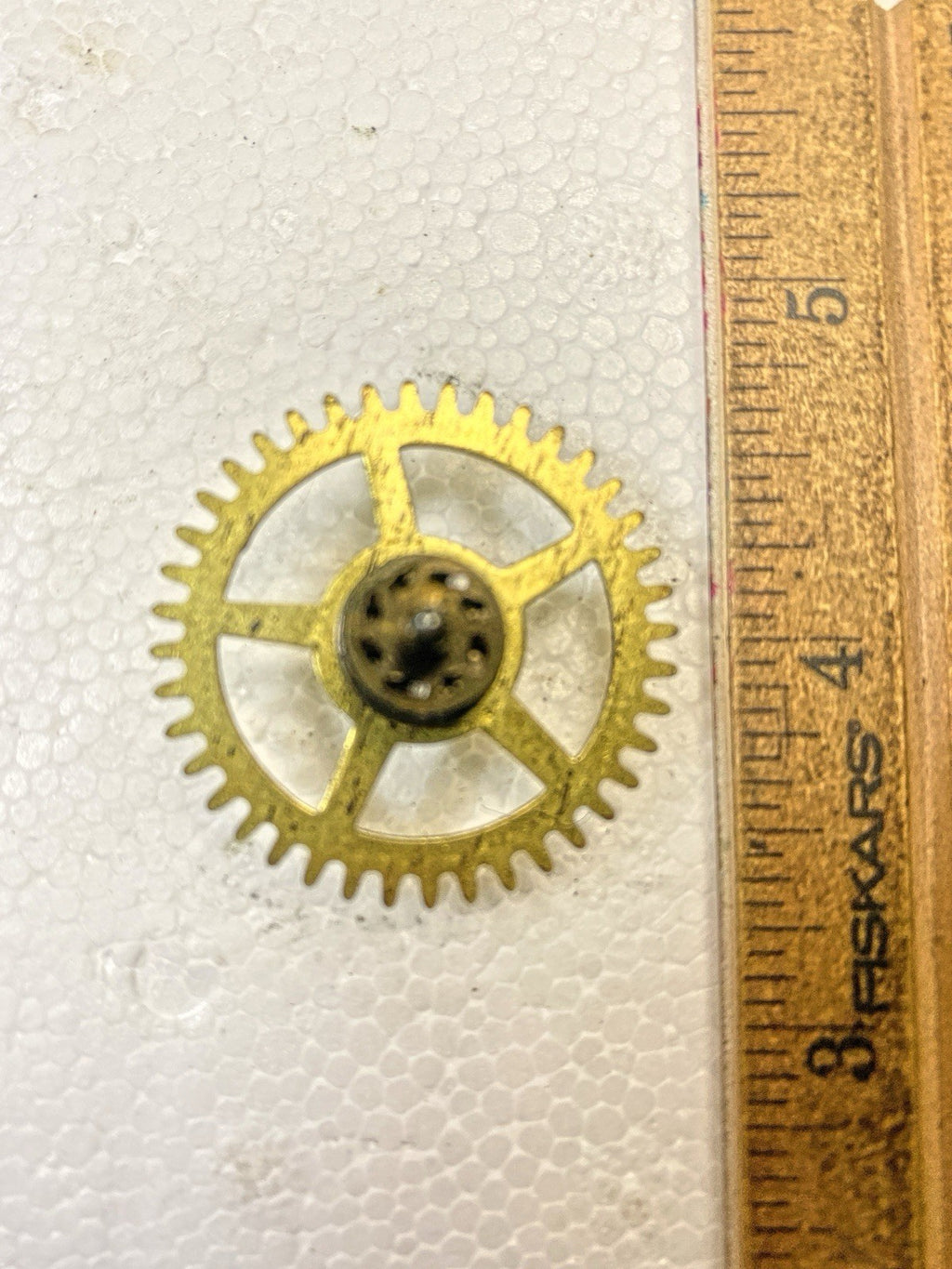 Unmarked Clock Movement Time Side 3rd Wheel (See Pics To ID)  (KD2478)