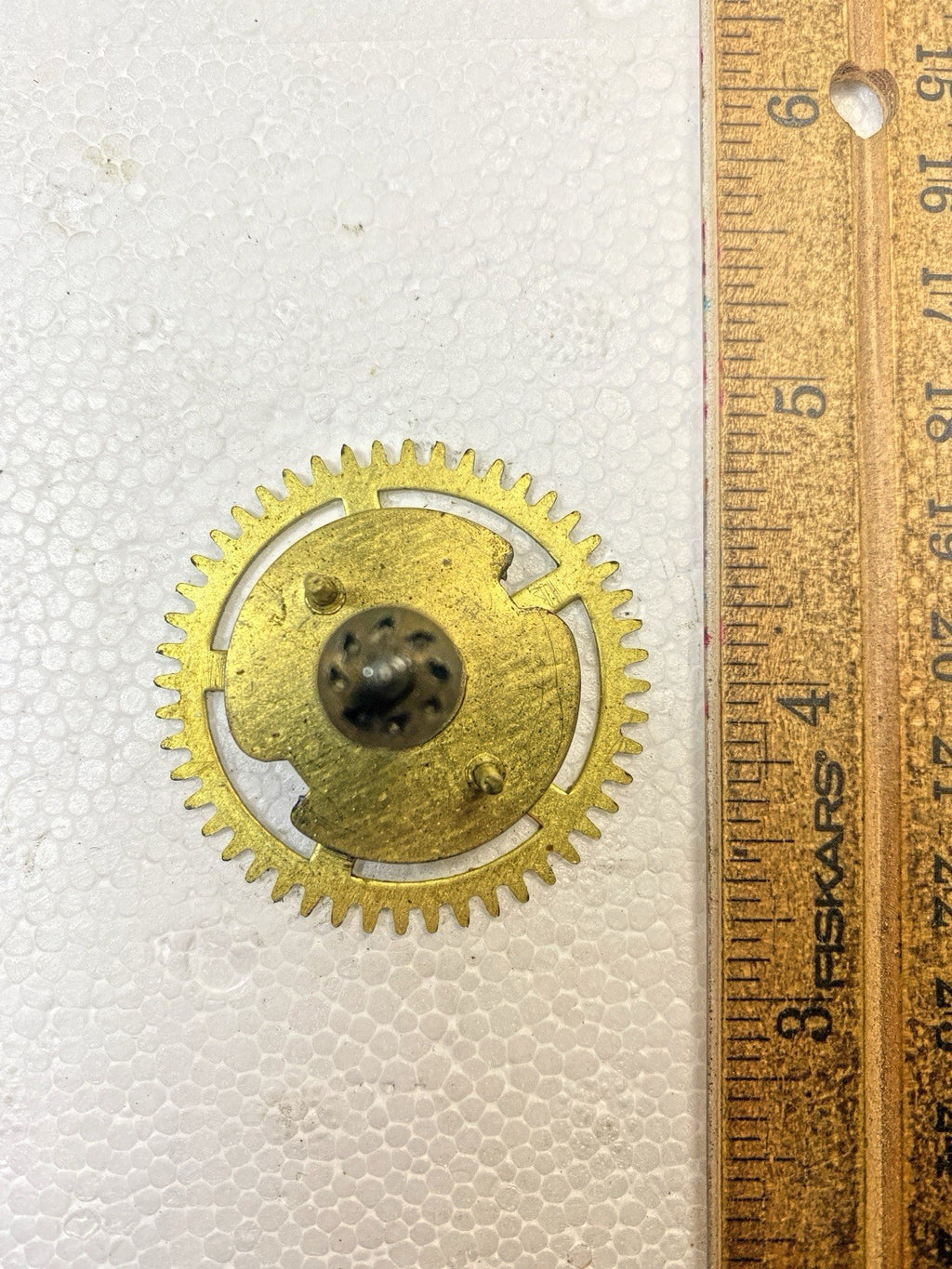 Unmarked Clock Movement Strike Side 3rd Wheel (See Pics To ID)  (KD2476)