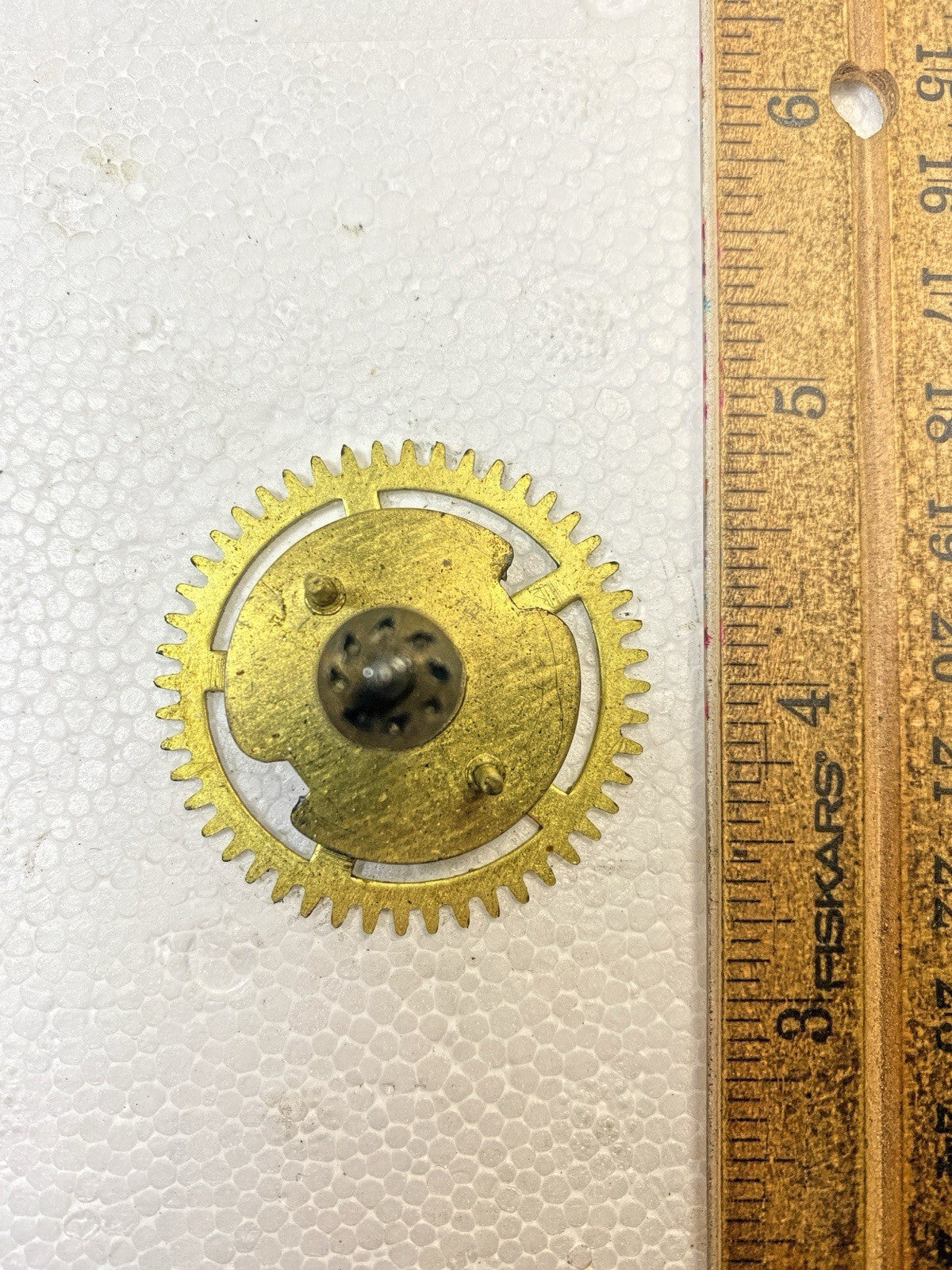 Unmarked Clock Movement Strike Side 3rd Wheel (See Pics To ID)  (KD2476)