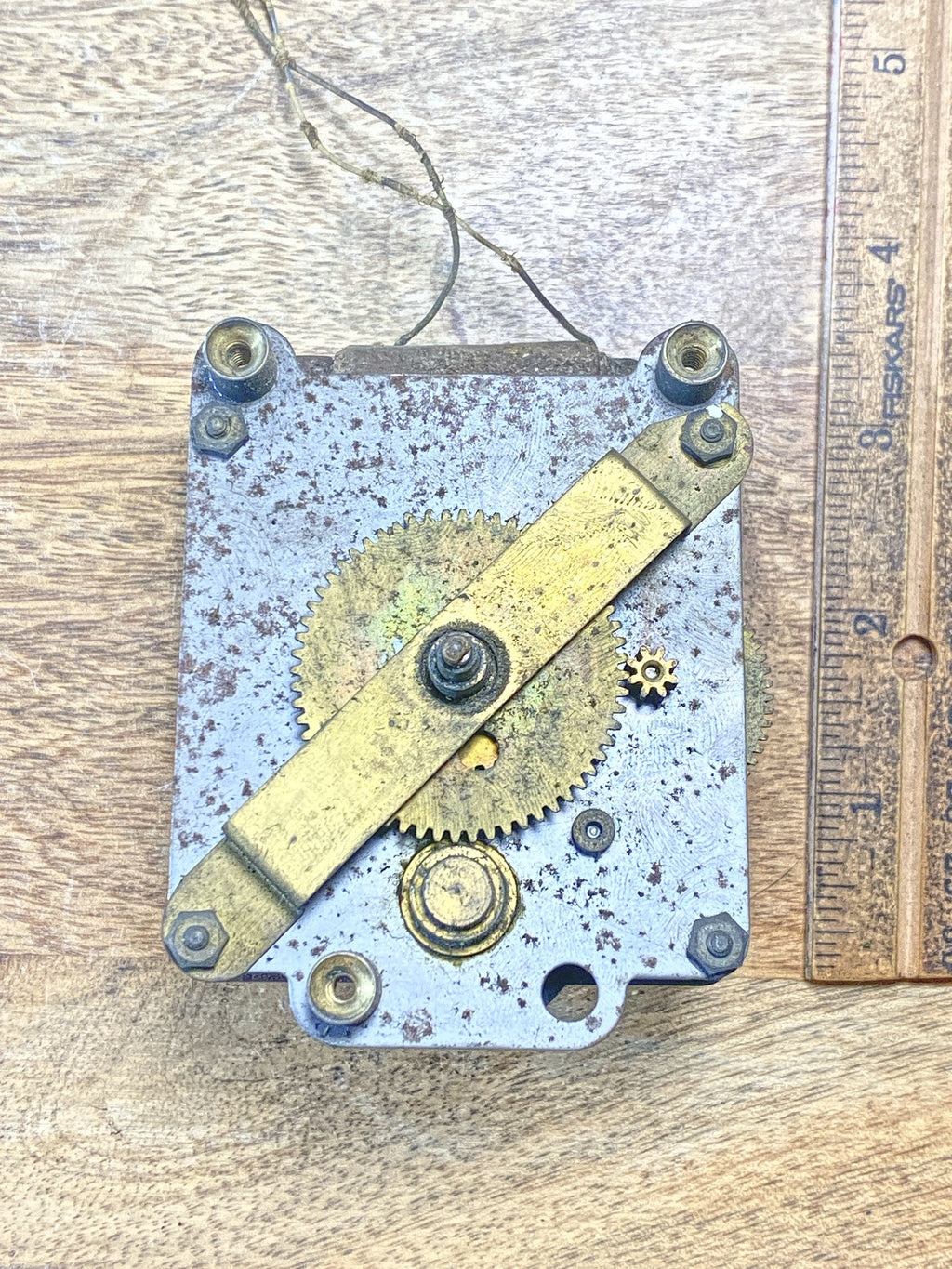 Unknown Make Electric Clock Movement Hands Nut (See Pics To ID Mvmt) (KD2353)