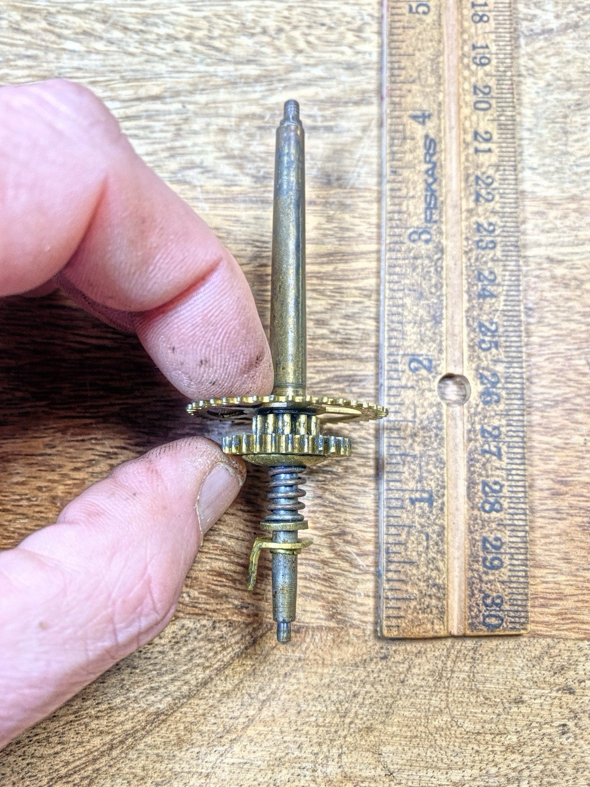 Unmarked Clock Movement Hands Post (See Pics To ID)  (KD2506)