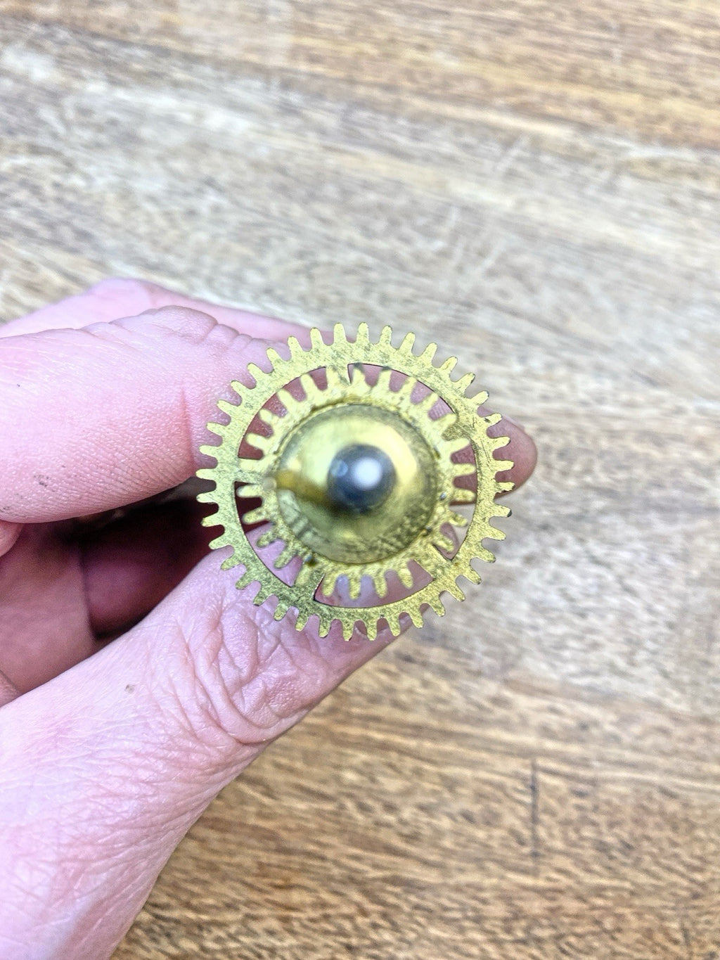 Unmarked Clock Movement Hands Post (See Pics To ID)  (KD2506)
