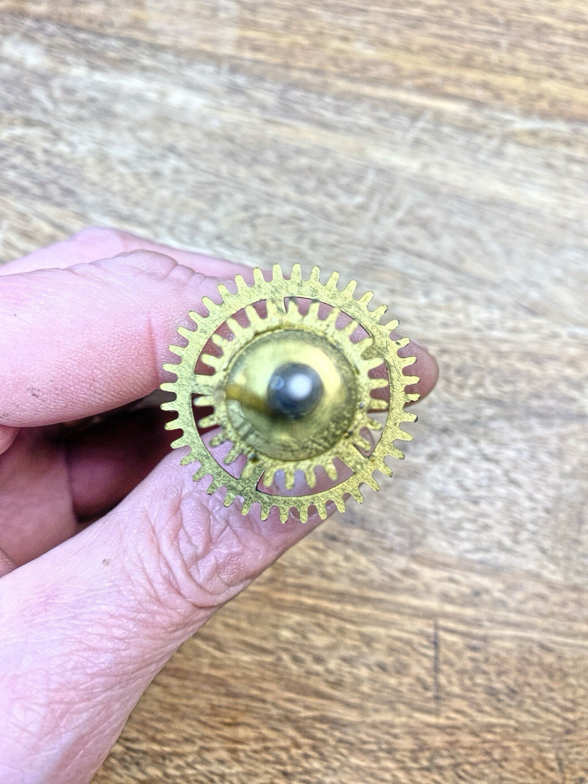 Unmarked Clock Movement Hands Post (See Pics To ID)  (KD2506)