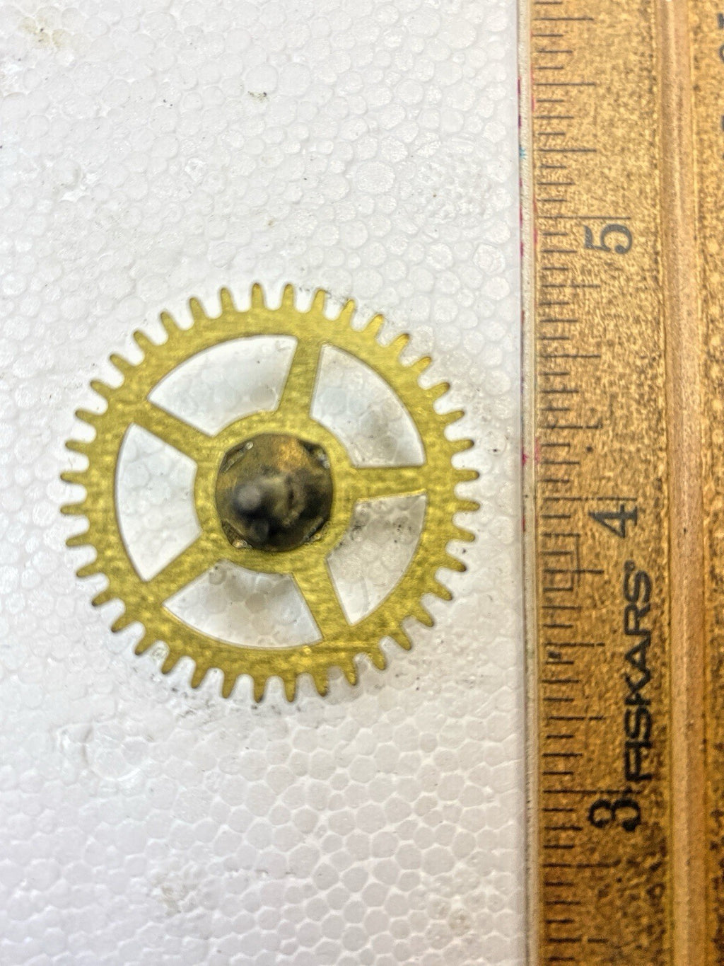 Unmarked Clock Movement Time Side 3rd Wheel (See Pics To ID)  (KD2478)