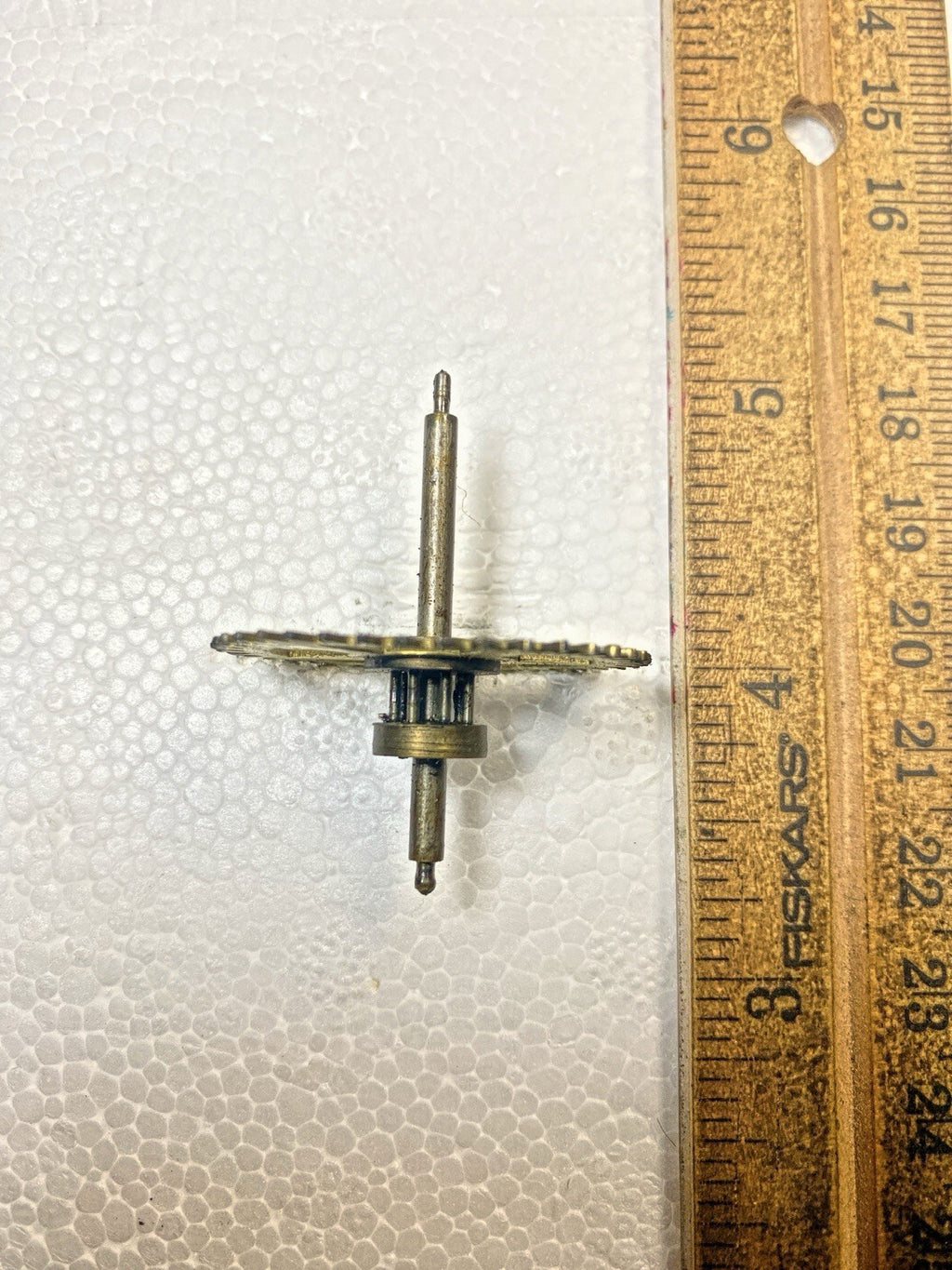 Unmarked Clock Movement Time Side 4th Wheel (See Pics To ID)  (KD2480)
