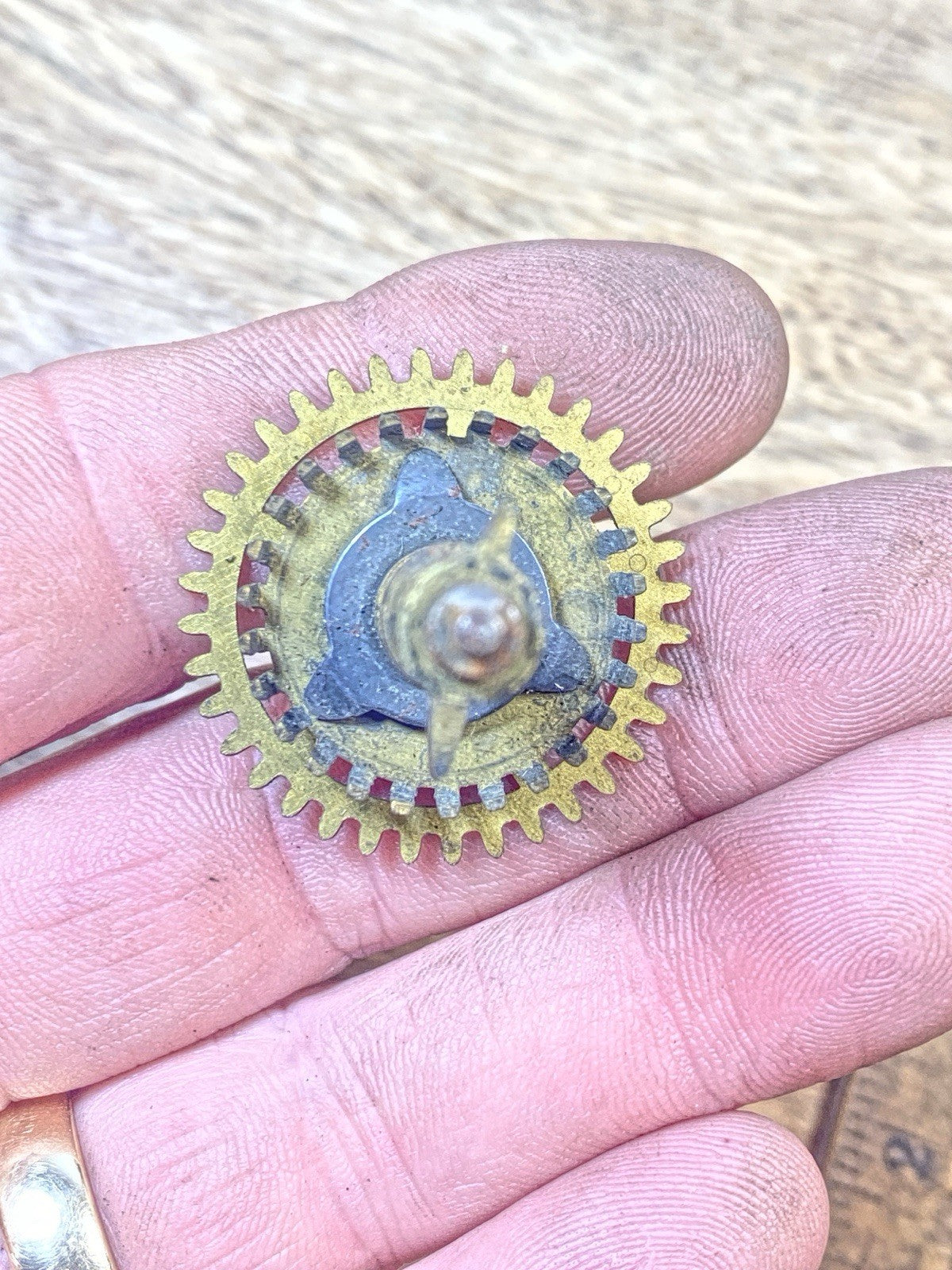 Sessions Clock Movement Hands Post (See Pics To ID Movement) (KD2458)