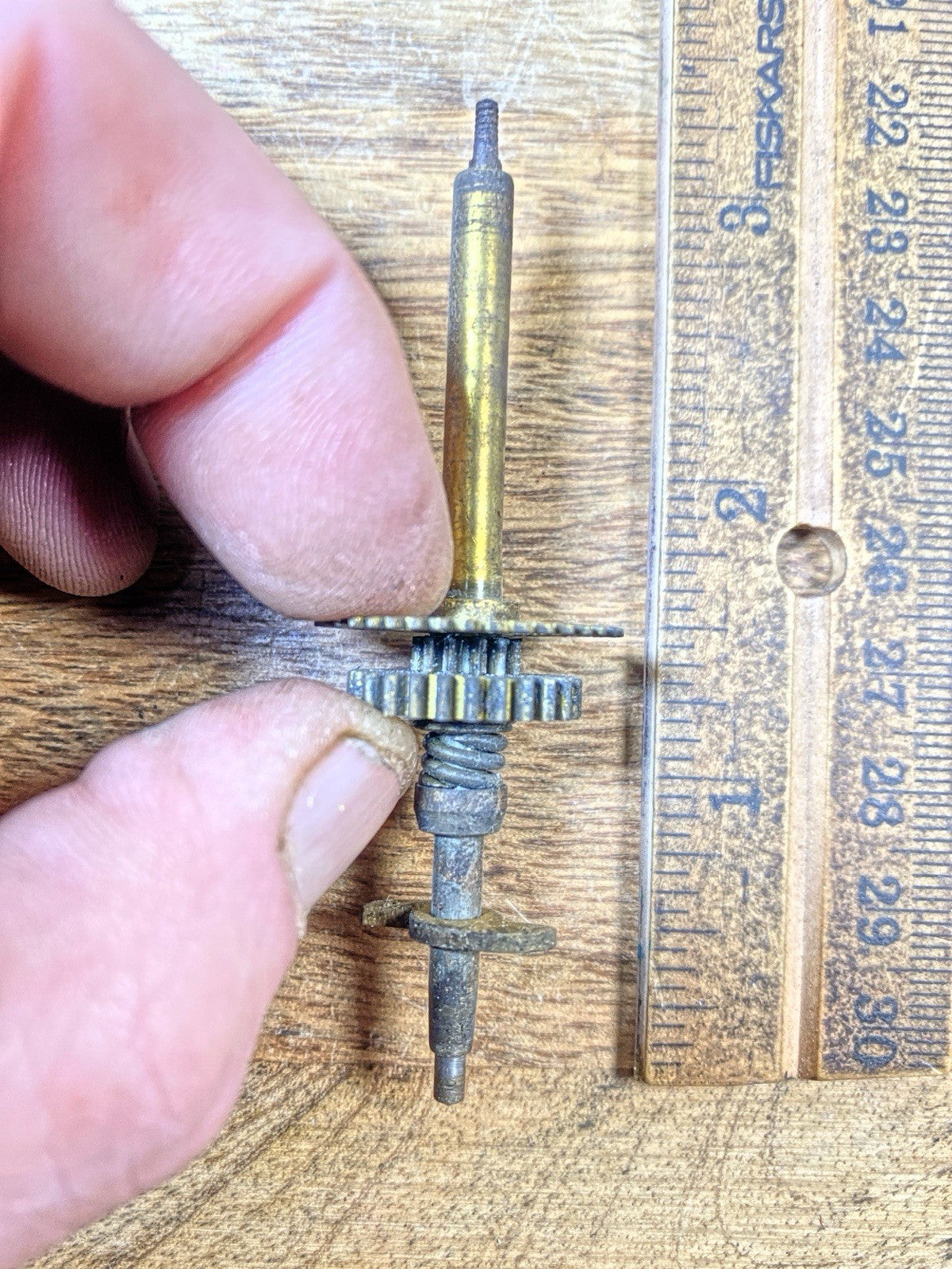 New Haven Clock Movement Hands Post (See Pics to ID Movement)(KD2528)