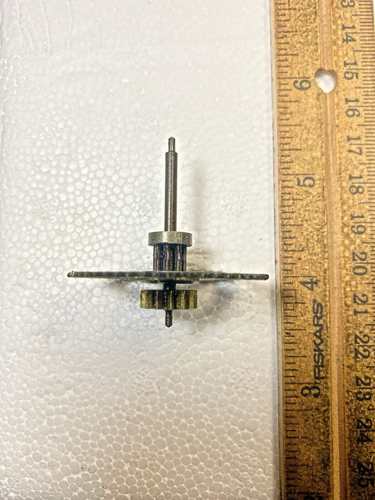 Unmarked Clock Movement Strike Side 2nd Wheel (See Pics To ID)  (KD2477)