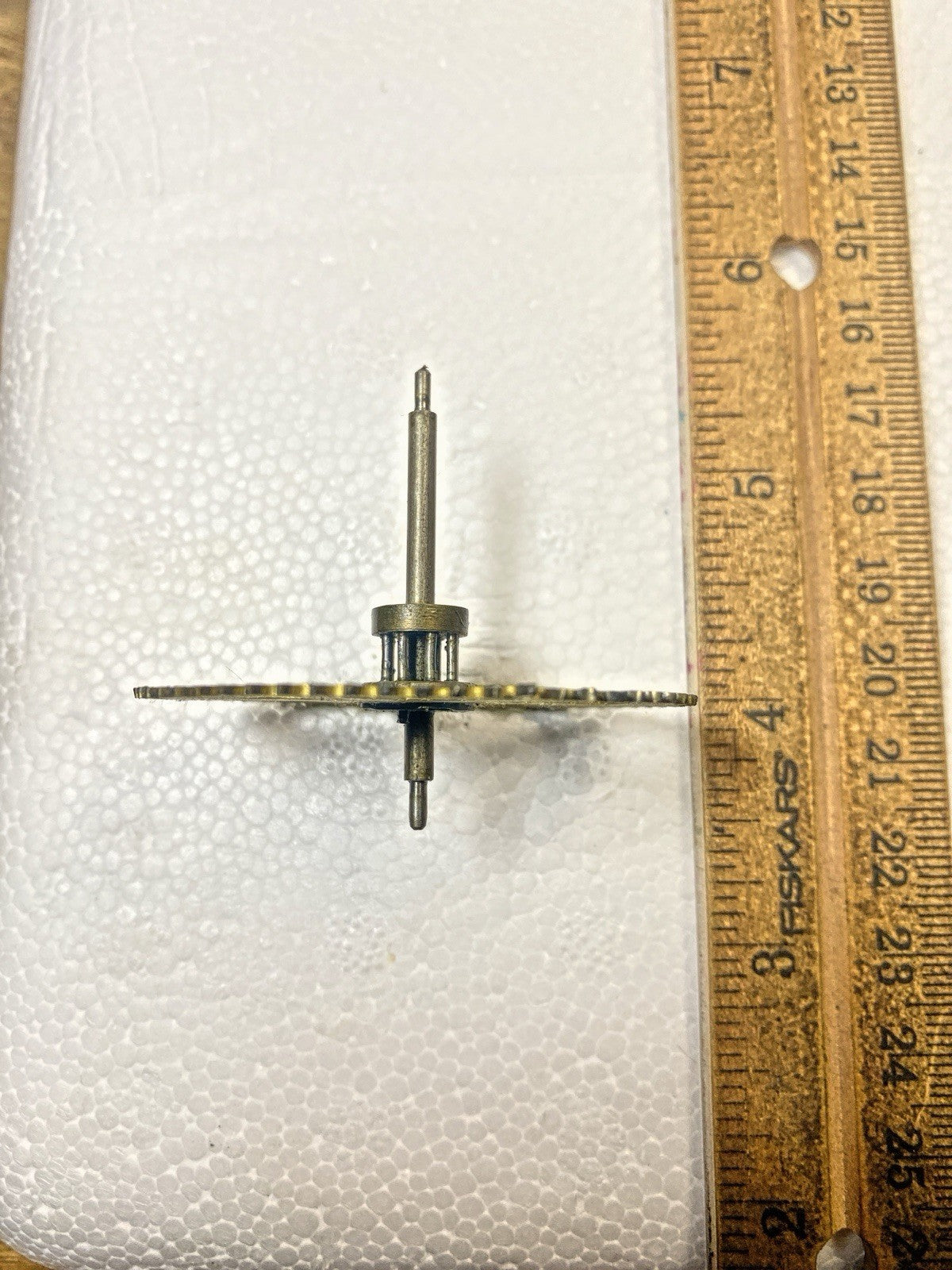 Unmarked Clock Movement Time Side 2nd Wheel (See Pics To ID)  (KD2479)